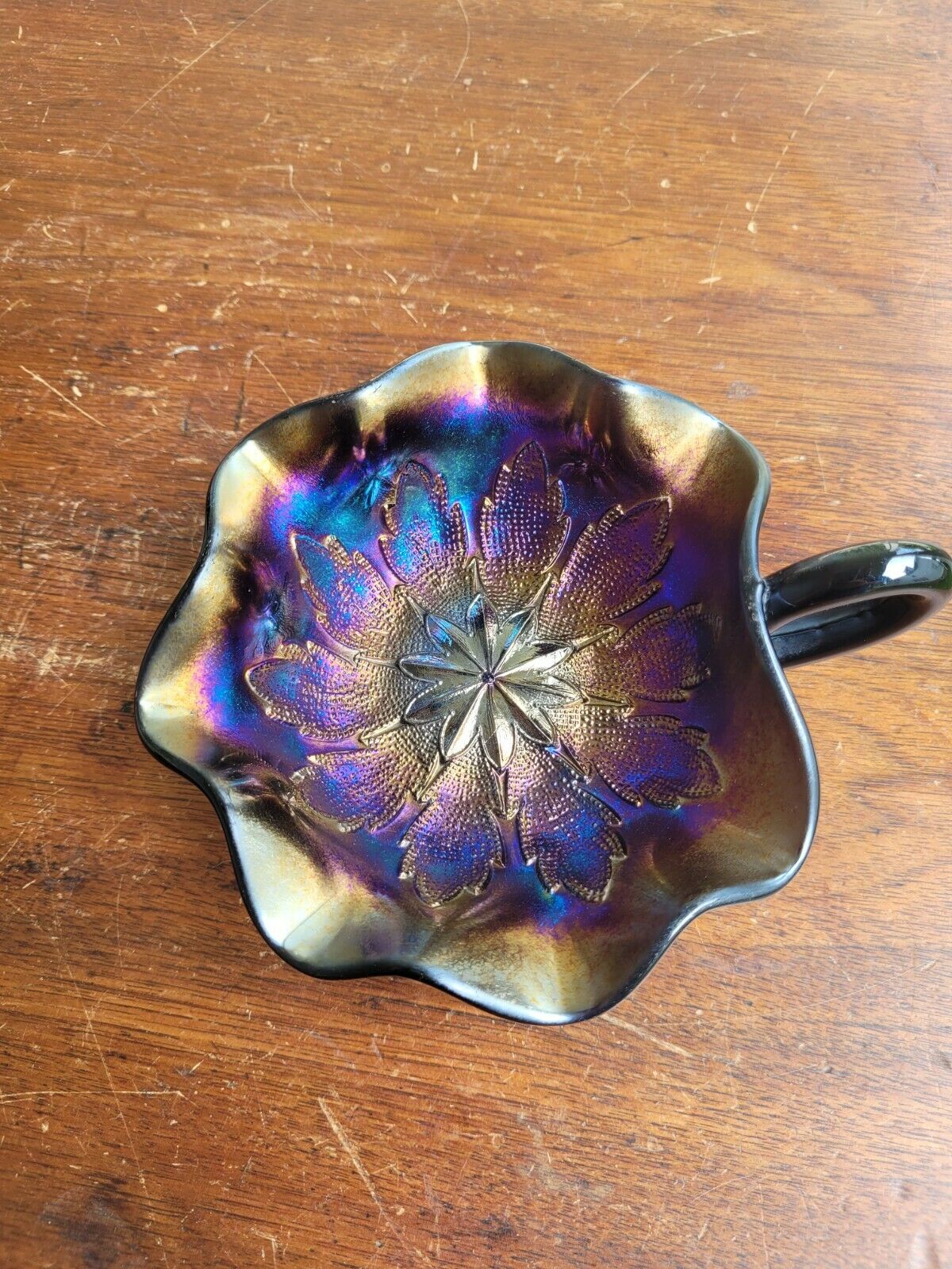 Purple Dugan Carnival Glass Leaf Rays Nappy Very Nice Color